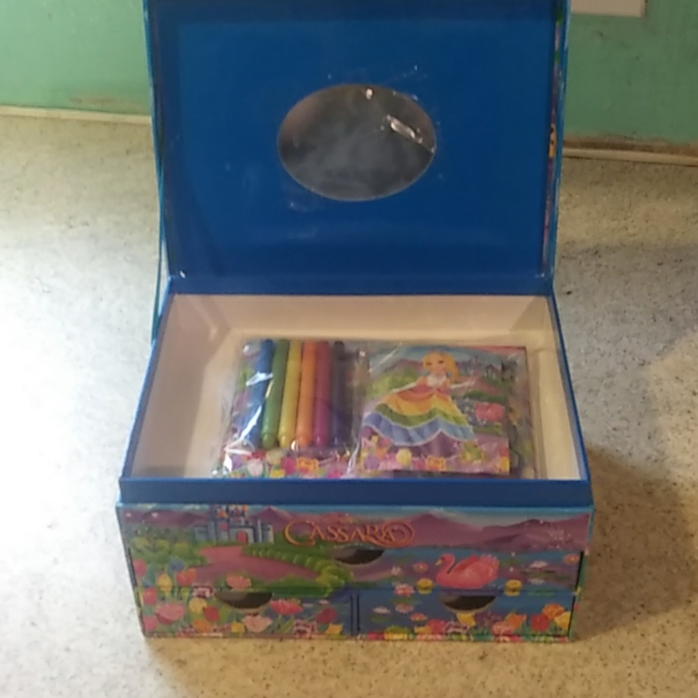 Lisa Frank Stationary box with all pieces
